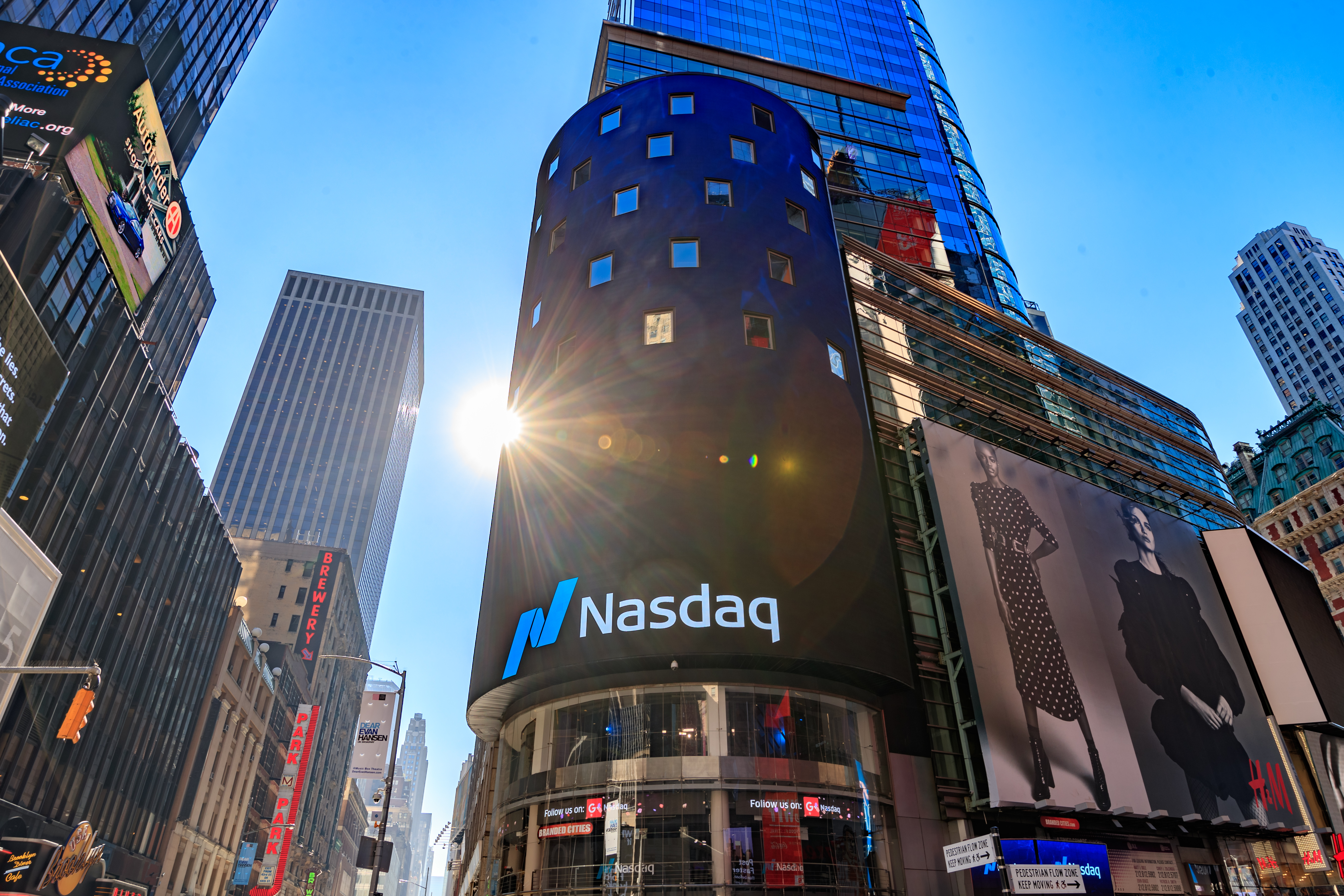 Nasdaq і NYSE переводять фондовий ринок на блокчейн | Блог Namomenti 7